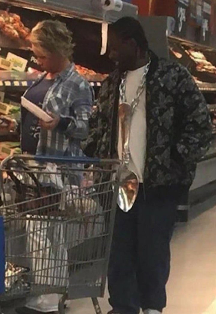 wapplehouse's tweet photo. This the hardest grocery store fit I’ve ever seen https://t.co/SWu3IBXOdc