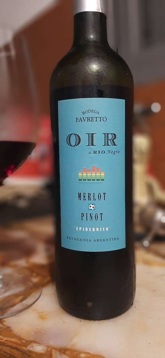 Que lindo es el camino del vino. Diversidad cultural, pasión, versatilidad. Oir. Bodega Favretto, Río Negro. Hermoso. Bien laburado, calidad de fruta y precio amigazo. Salud señores. Beban y rían.