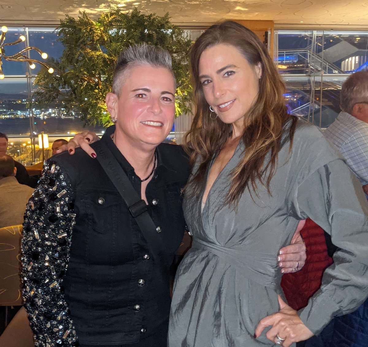 Sparks were flying as #founder, #visionary &amp; #badass Rochelle Weitzner &amp; I were creating so many growth opportunities for her revolutionary brand <a href="/pausewellaging/">pausewellaging</a> yesterday. Looking forward to more of these sessions together
#beauty #swiftarcbeauty #sexinessss #gorgeousateveryage