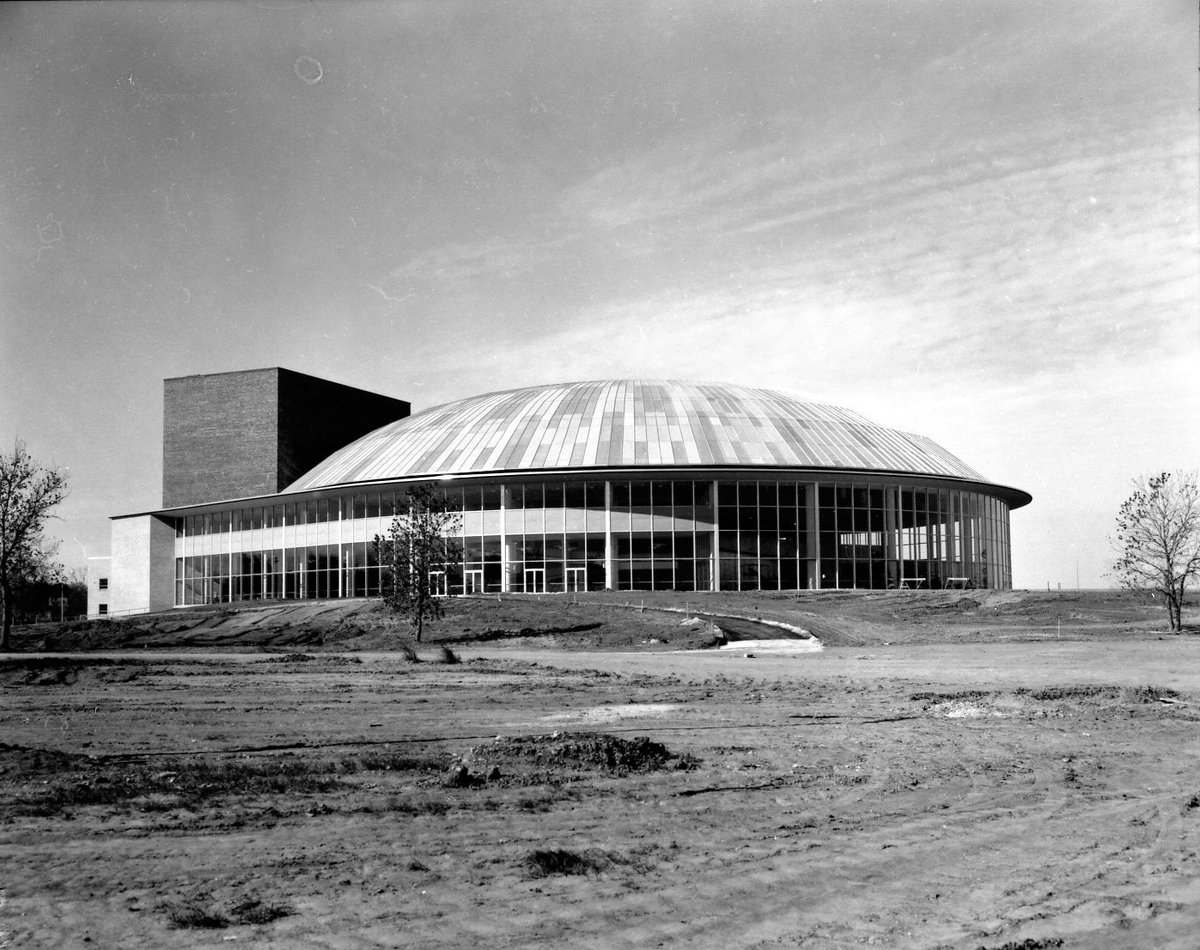 TracesofTexas's tweet photo. The Palmer Municipal Auditorium in Austin as it was being completed in 1959. JFK was scheduled to appear here and eat a dinner with supporters on the day he was assassinated. I saw Devo, The Cars, The Kinks, Foghat &amp; many others here. Now the Long Center for the Performing Arts. https://t.co/ForvTtssqD