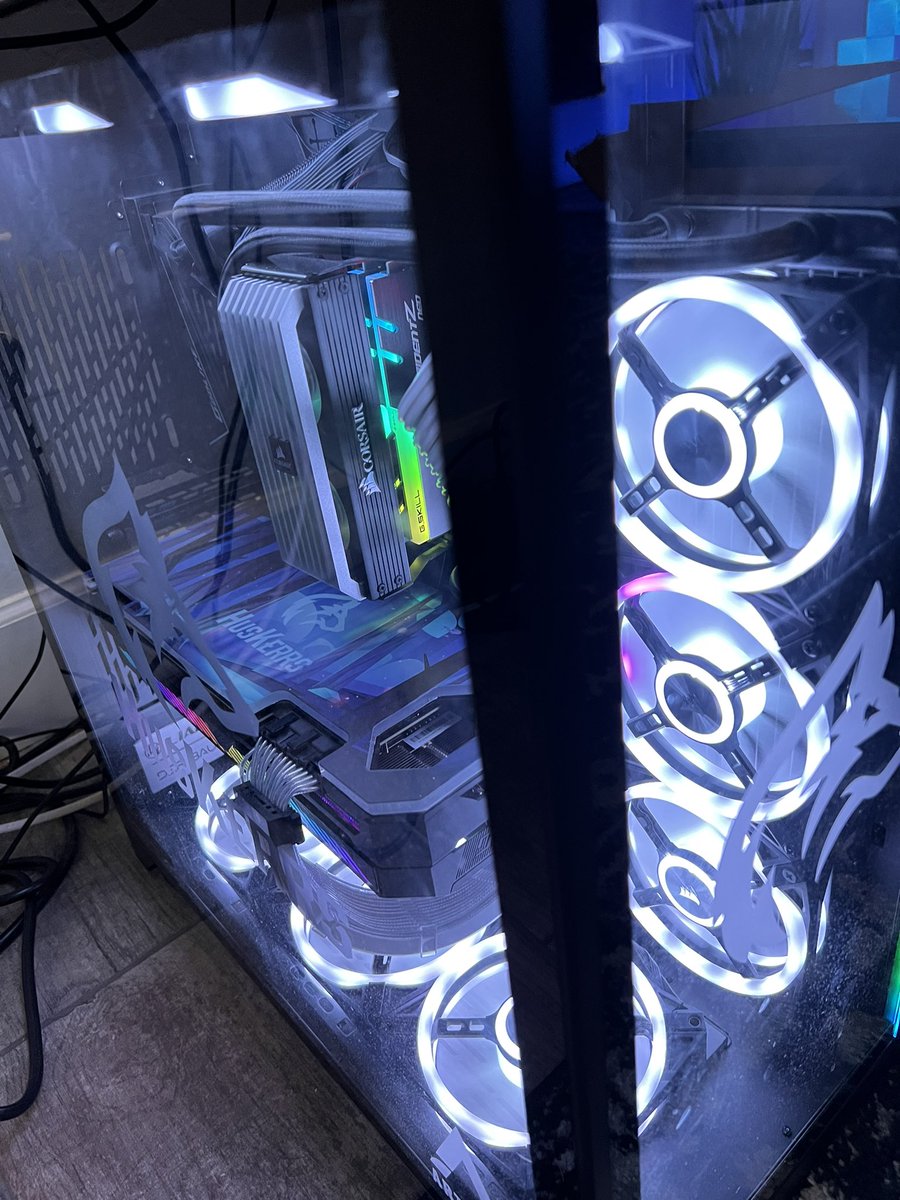 HusKerrs's tweet photo. Going live today talking about my @ArtesianBuilds PC! Currently running a promo where you can get up to $200 off your build with code “HUSKERRS”
#ArtesianPartner
https://t.co/FVnxPgBw47 https://t.co/mnQZutHbW8