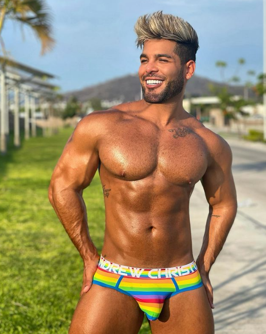 FDYoU4PXMBIOTv-?format=png&name=small