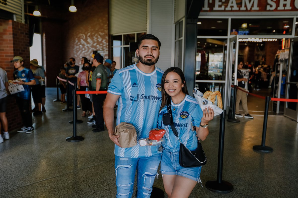 eplocomotivefc's tweet photo. Tomorrow is #NationalJerseyDay! Which Locomotive jersey will you be wearing to tomorrow's match? Comment below ⬇️

#Track2Trophy #VamosLocos #VamosElPaso https://t.co/43vtJwIX70