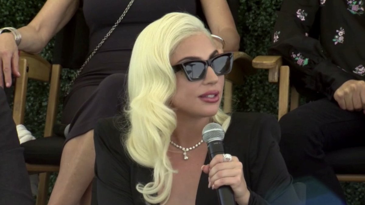RDTLadyGaga's tweet photo. Sobre abandonar o personagem, Lady Gaga contou que tanto Ridley Scott quanto Adam Driver ajudaram a "exorcizar" Patrizia dela, mas ela acredita de quando você mata alguém, você mata a si mesmo. #CasaGucci #HouseOfGucci https://t.co/yReB2HoAIb