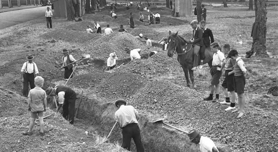 statelibrarynsw's tweet photo. Keen to dig into your #FamilyHistory? With the help of our expert librarians, you’ll become a super sleuth in no time! Join our online workshop on Wednesday 10 November at 10.30am to find out what resources, archives and tools are available.

Book here: https://t.co/B5Sa5cpSNB https://t.co/7slFWOKPjv