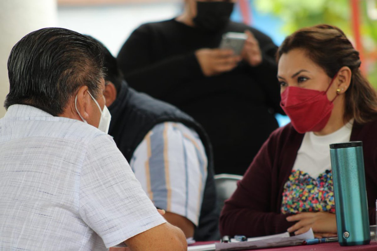 GobTeapa's tweet photo. GOBIERNO MUNICIPAL “JUNTOS POR TEAPA” INFORMA

*Realiza Lic. Alma Espadas, Audiencia Pública en Vicente Guerrero Lerma

*La alcaldesa refrendó su compromiso y corresponsabilidad con las y los teapanecos https://t.co/laCJ9ytqeu