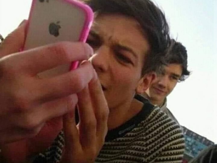 leoospicy's tweet photo. Louis viendo que un tal Ray Contreras le escribió https://t.co/MqJUahSQDe