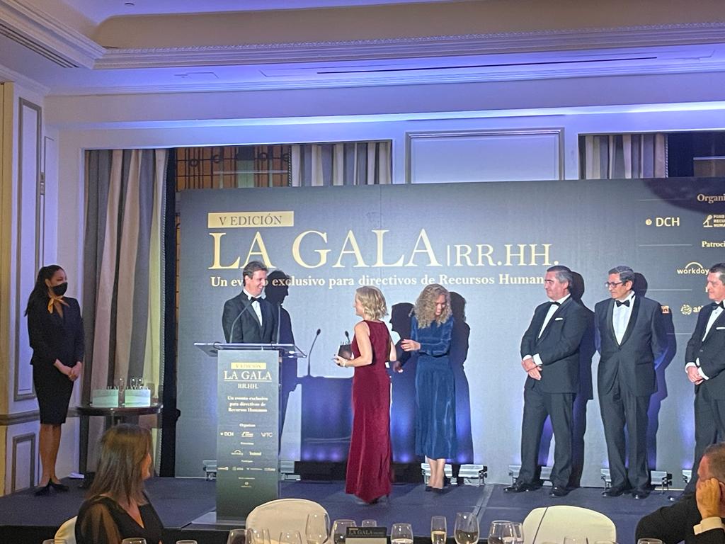 ForoRRHH's tweet photo. ¡ Y la ganadora de este 4ºPremio es Ángela del Pozo! People Director de @_CapitalEnergy_
#GalaRRHH #personas #empresas https://t.co/4t4oxkMrZZ