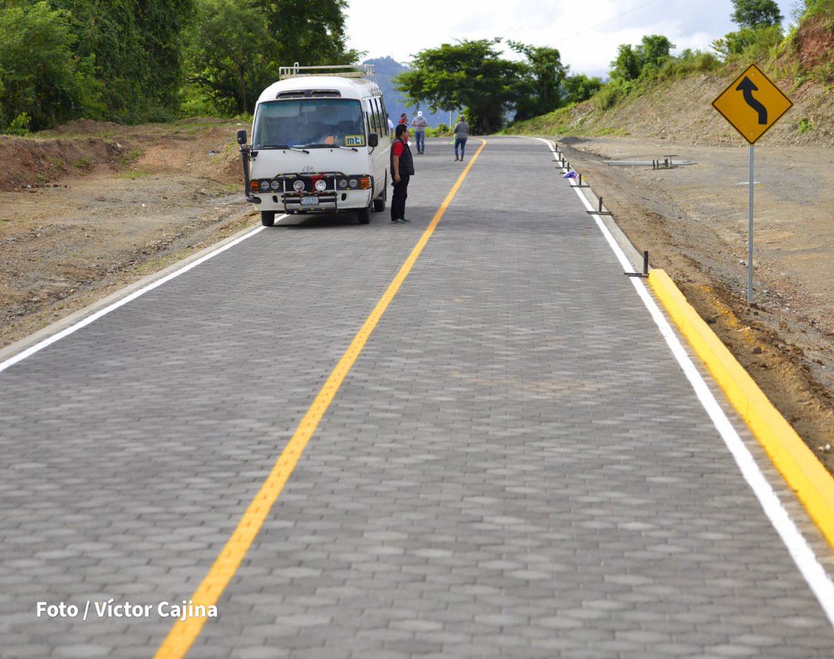 SomosMD2's tweet photo. Gobierno sandinista construyó red vial de primera,según el Índice de Competitividad Global del Foro Económico Mundial (WEF), #Nicaragua ocupa un  puesto privilegiado al ser nombrado uno de los países con las mejores carreteras de América. 
#SomosProsperidad https://t.co/yYOQ2nrBXv
