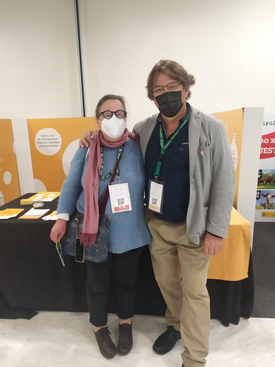 redqueserias's tweet image. En especial, es un orgullo felicitar a nuestros socios @quesosybesos_ por su grandísimo premio, el mejor entre los mejores. Están siendo unos días muy agradables y productivos conociendo y compartiendo experiencias e ideas con muchos amantes del mundo del queso. #QueRed