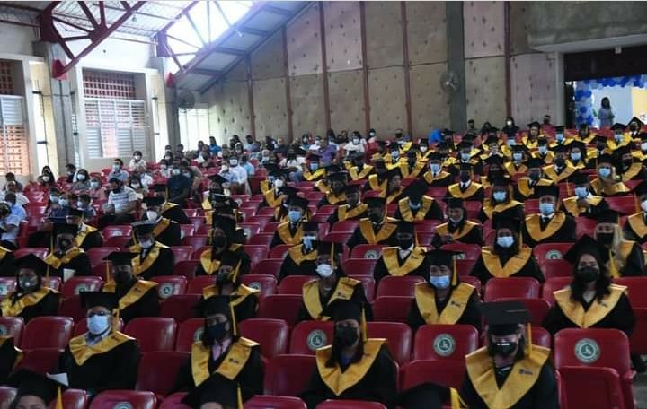 La universidad UTE Recinto Santiago celebra la décima segunda graduación en honor al extinto  rector y fundador de nuestra universidad el Dr José Nicolás Almanzar.