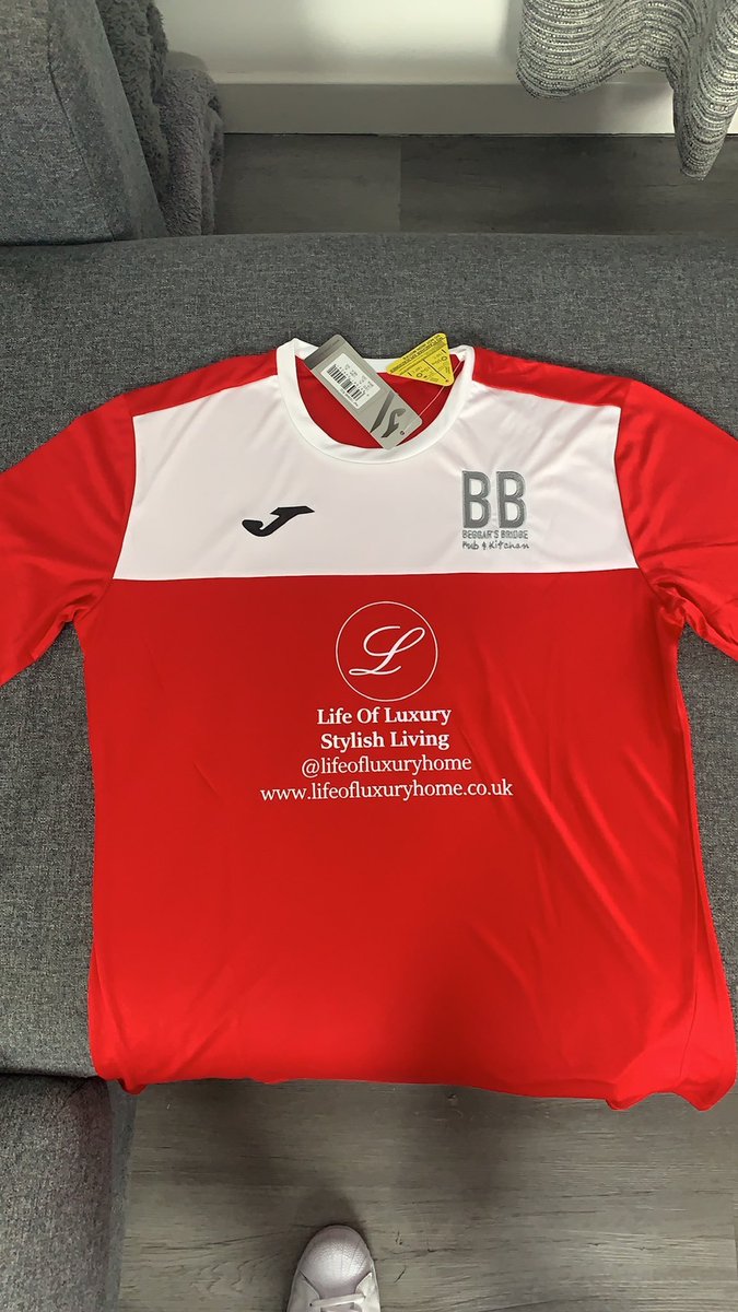 Next up we have <a href="/BeggarsBridgeFC/">Beggar's Bridge F.C.</a> from South Shields. Two tidy kits, cant beat a Joma shirt on a Sunday morning. 

Sponsors look sharp on them as well, colours are class. Another solid effort. 

7.5/10
