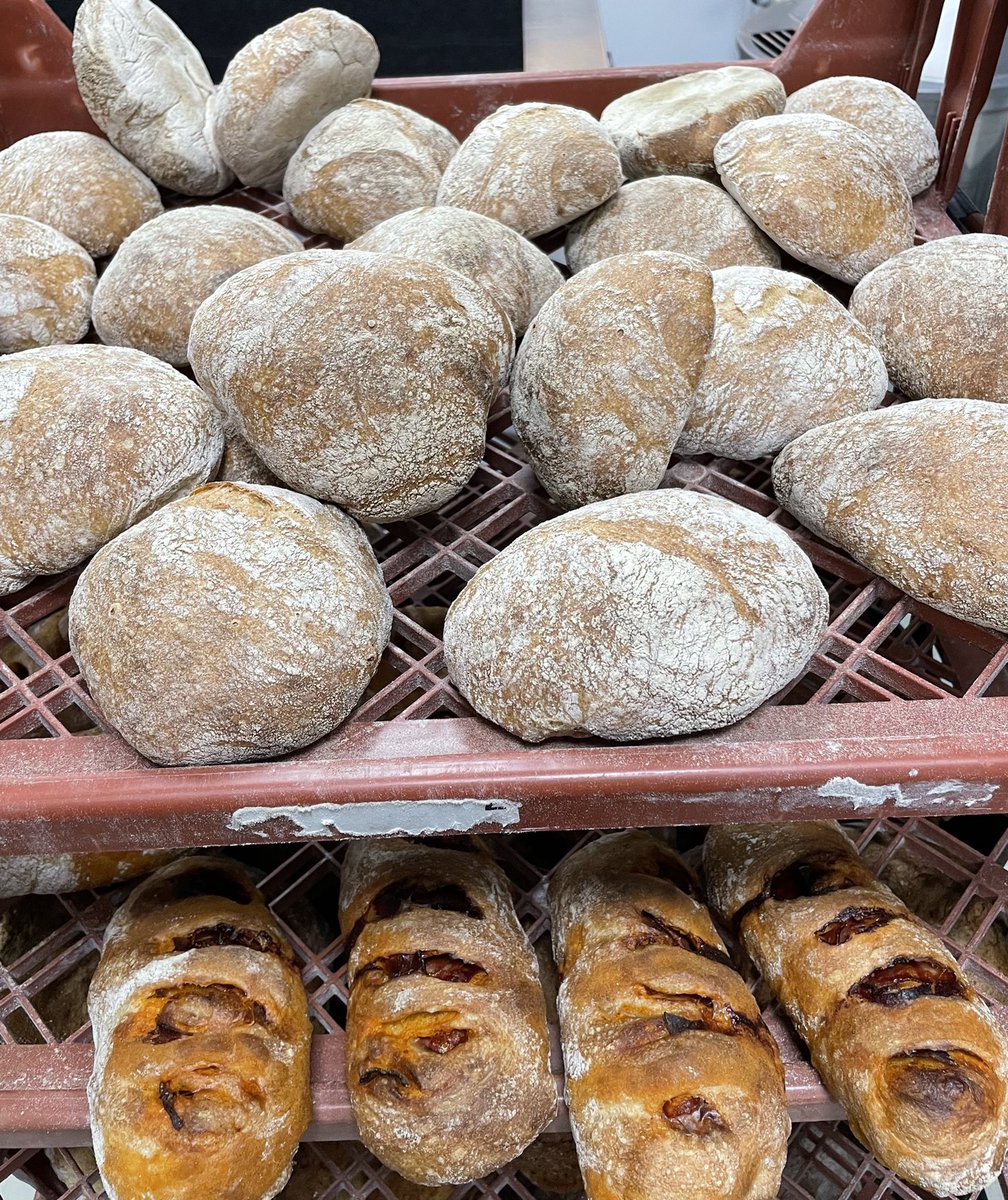The_Artisan_'s tweet photo. Friday Morning at Rhiwbina Farmers Market @RCMAmarkets and @dinaspowysfarmersmarke #gourmetpasteldenata🥧🥟🥖🇵🇹🏴🇬🇧 https://t.co/7nArkOXHaj