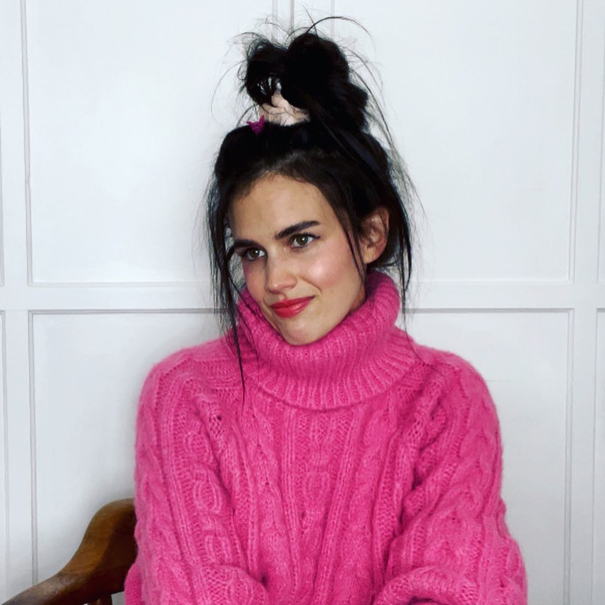 AnikaKarinaa's tweet image. Had a self tape where I had to play a messy character and knew what had to be done #bookedandblessed