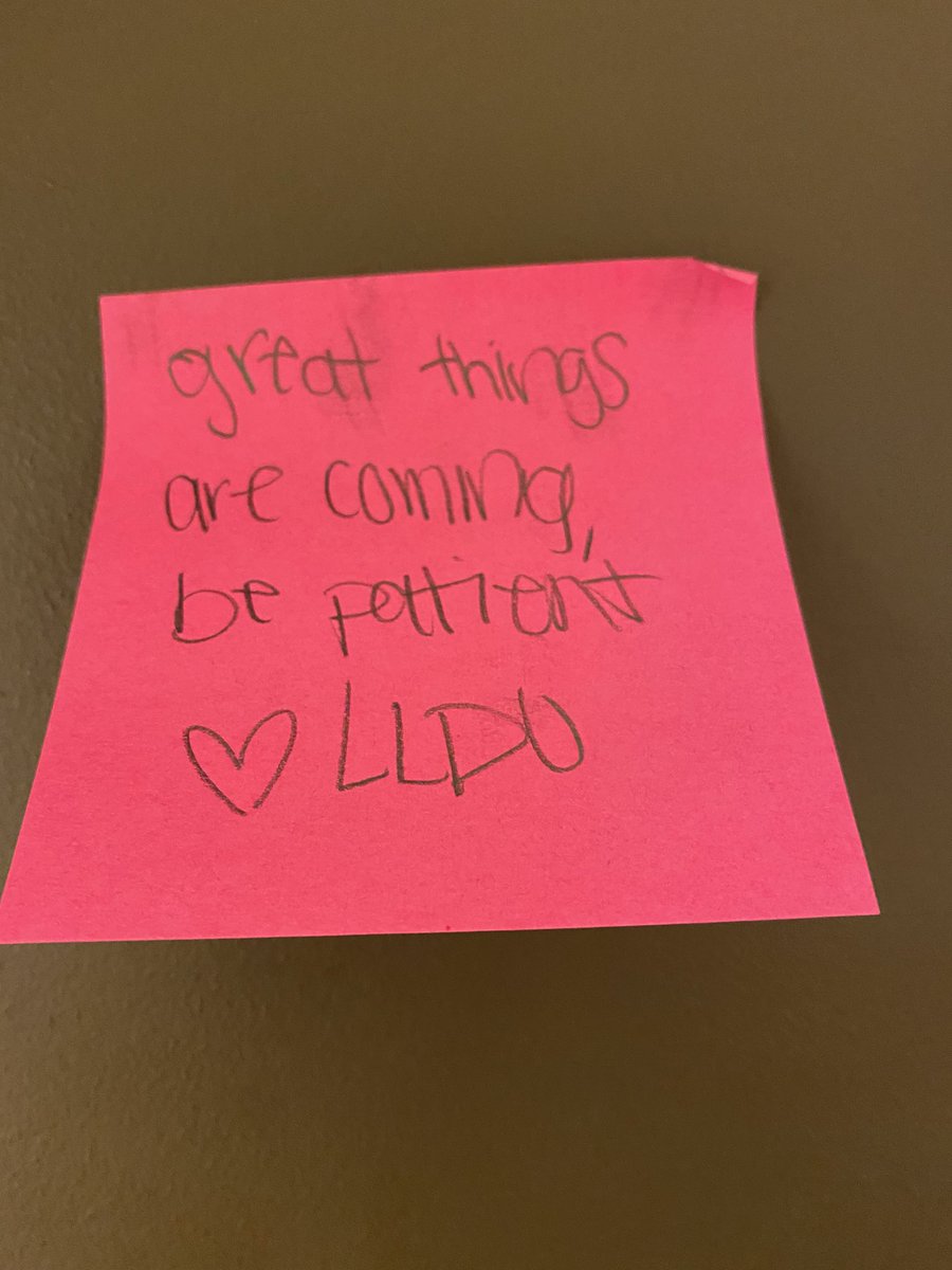 Jessica32167336's tweet photo. Just got bck to my room and somebody left this on my door 🥲my day a lot better 🥰🥲thx so much even though I don’t know who left it 🥲 https://t.co/GEVesjHvMW