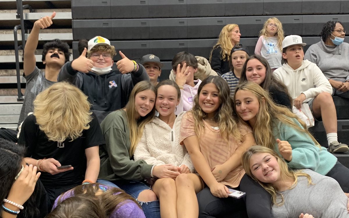 crazola_teacher's tweet photo. @RFBumpus #RFBMS students cheering on our BUCS 🏀 https://t.co/fJd5J0LcU5