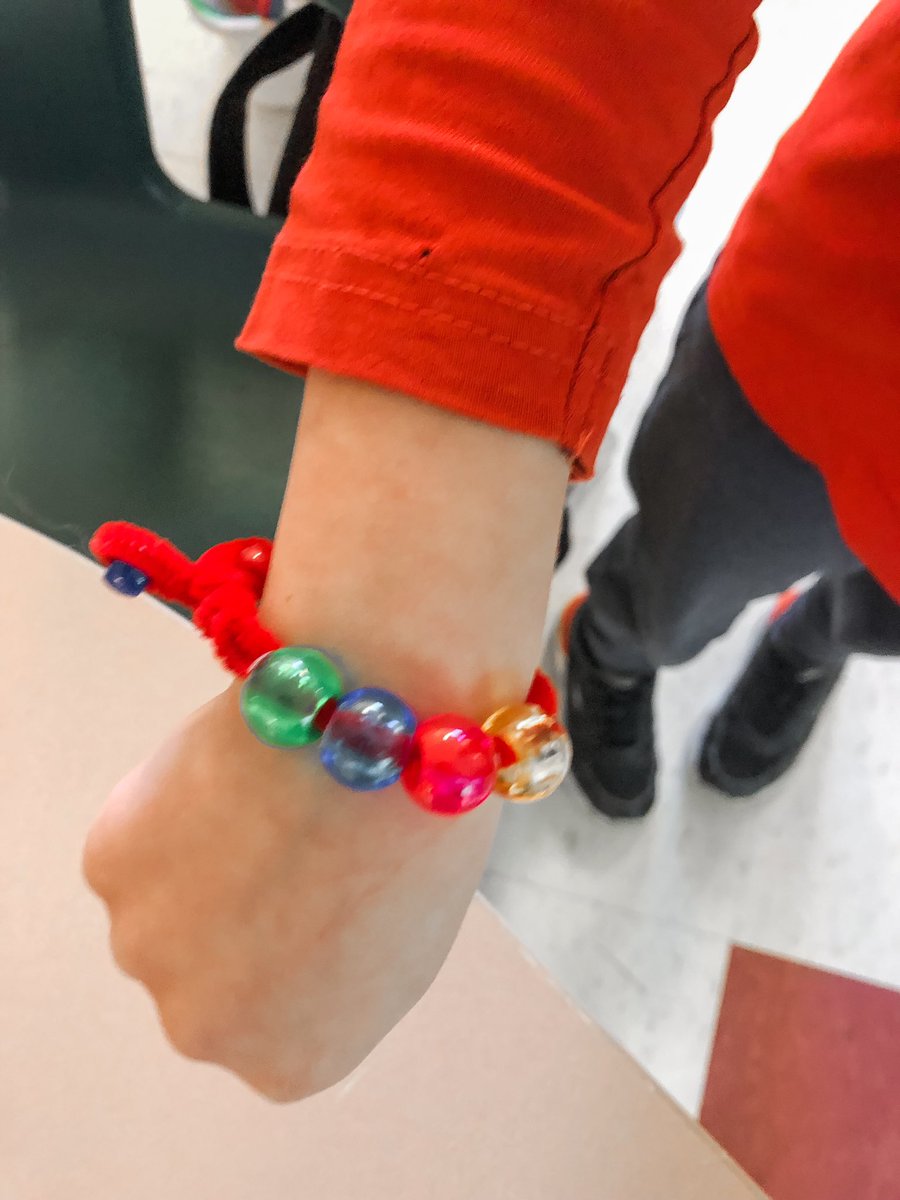 Ms_Maguire_'s tweet photo. This morning we made bracelets that we can use/remind us about our 5 finger breathing technique if we’re feeling anxious, sad, or need a little pick me up. We can rub one bead while breathing in &amp; out &amp; repeat that 5 times to help calm ourselves. #mentalhealth #grade1 https://t.co/3OC45Io6K7
