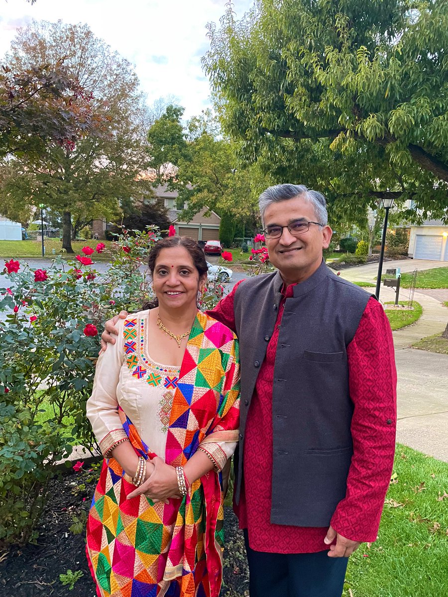 nikitashukla323's tweet photo. Happy Diwali🪔🎊 my parents are so cute I can’t. https://t.co/MsjCOLWntI