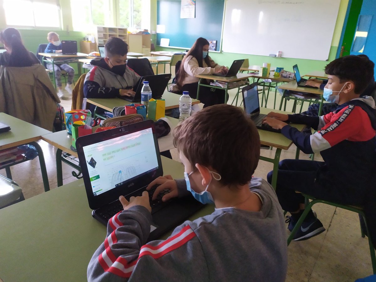 CEIPGumersindo's tweet photo. Quinto de Primaria Proyecto @aulaPlaneta estrenamos, organizamos recursos #avanzamosjuntos @educacyl #centrosBITs #centrosseguros https://t.co/EBOKZy48ni