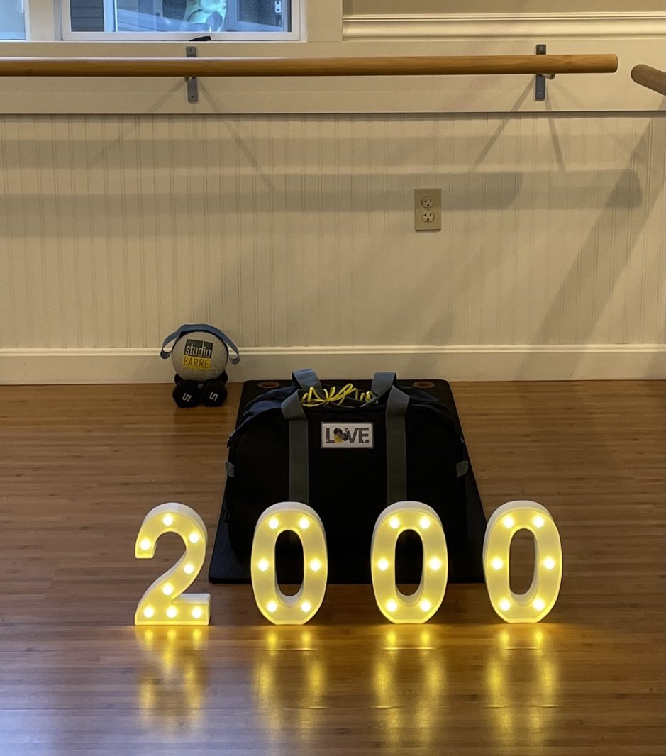 mllagreca's tweet photo. Milestones are meant to be celebrated. We are always honored when we can be a part of the celebrations. Check out this adorable duffle we did for our client’s customer who celebrated 2000 barre classes. #apiamarketingsolutions #beboundless #clientcelebrations #studiobarre https://t.co/fTXi25VCkZ