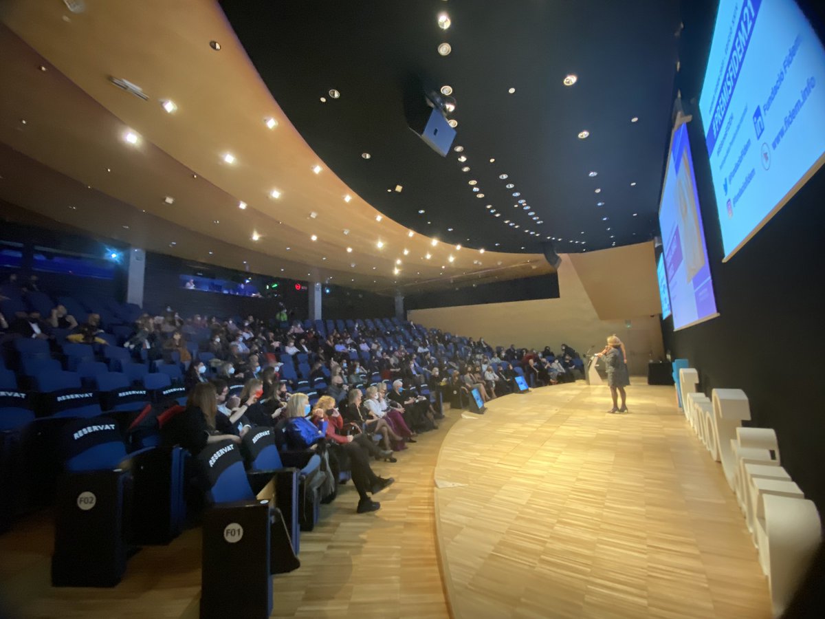 GPIeNEWS's tweet photo. @FundacioFidem representa la plástica del talento femenino. Unos #premisfidem21 que repasan el camino seguido por las emprendedoras en unos años que no se permitía prosperar a las mujeres. #REdonesFIDEM https://t.co/N5SYFOW5jS