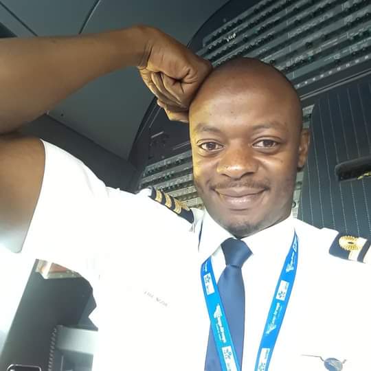 'I never dreamed I'd grow up to be a super cool backseat driver. But here I am killin it!!' 😎😂🤣

[#SafetyPilot | #JumpSeat | #Workflow | #PilotLife | #CrewLife | #AvGeek | #Airbus | #A320 | #AirbusLovers | #BlackPilots | #FlyForTheCulture | #CongoAirways | #LePlaisirDeVoyager]