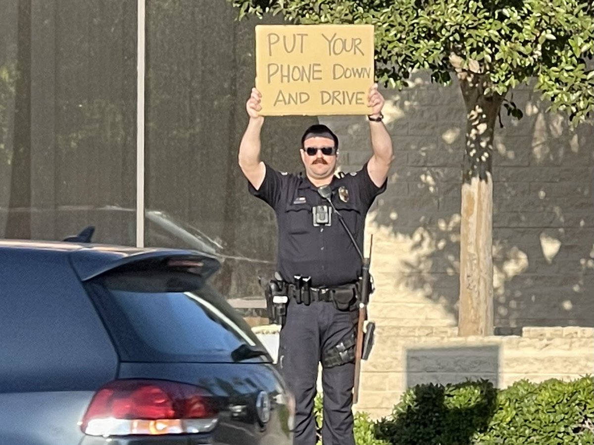 SLOCityPolice's tweet photo. Hands free is the way to be. Distracted driving can lead to collisions and injury, please put down your phone when driving. #copwithasign https://t.co/VZBoyhHqsW