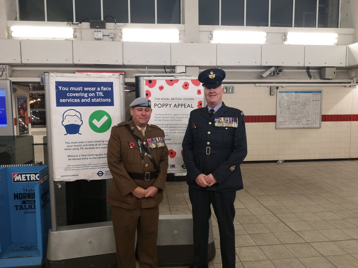 Home after a very long, but highly successful day at Bond Street Station. A huge thank you to the extraordinary generosity of the British public who have been awesome @PoppyLegion #LondonPoppyDay @BritishArmy @RoyalAirForce Also very nice to meet @maj_retd_fox a fine gentleman.