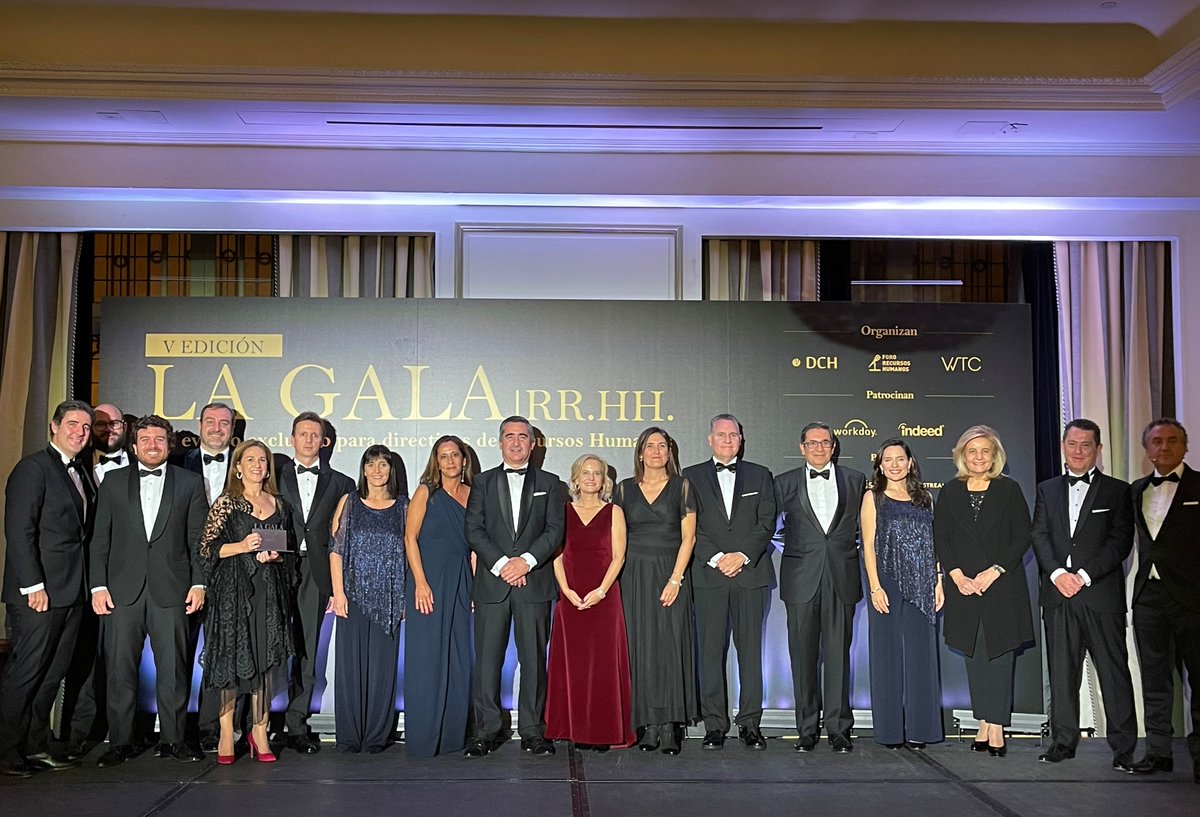 OrgDCH's tweet photo. ¡Llegamos al final de la #GalaRRHH!
Muchas gracias a todos los asistentes y partners por acompañarnos en este gran día.
🥳Felicidades a todos los premiados.
Nos vemos en la próxima edición🙌
@WTC_SPAIN @ForoRRHH
Evento patrocinado por @indeed y @Workday https://t.co/5jowfS8s40