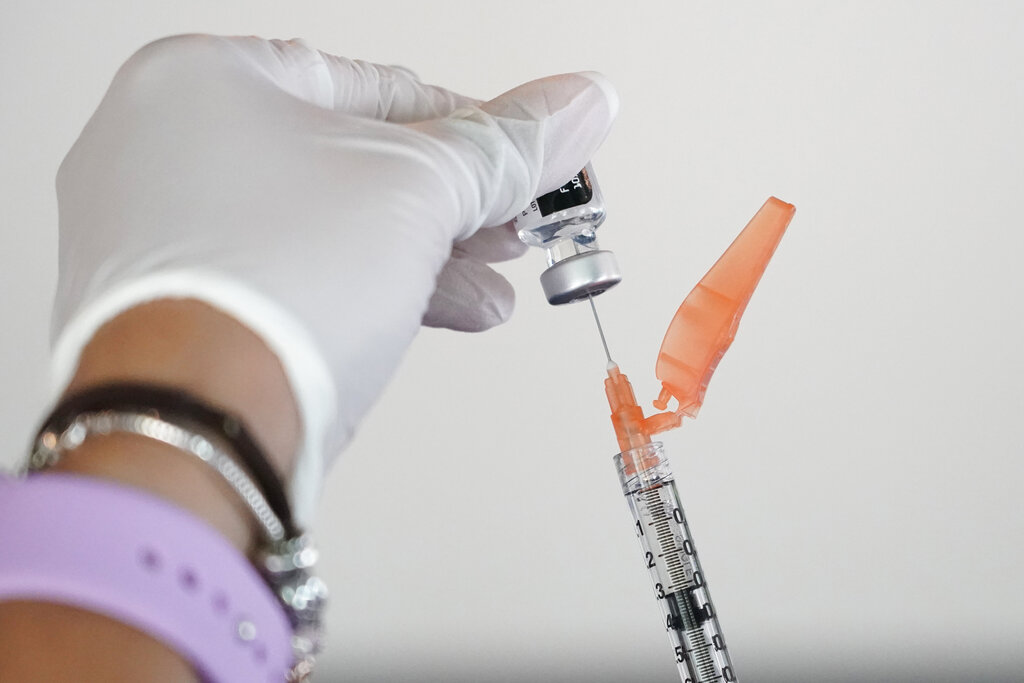 WFLA's tweet photo. Two Texas children mistakenly given adult COVID-19 vaccine doses https://t.co/Q2S5t3ObkF https://t.co/xlVTAOSsQR