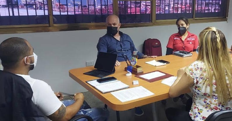 PescalbaOficial's tweet photo. Este #2Nov se realizó reunión con la Gerencia de Investigación y Desarrollo de Pesca y Acuicultura de #Pescalba, donde se trazaron los próximos pasos a seguir.

Se revisaron proyectos de investigación, socioproductivos y otros relacionados con el área.

#VenezuelaComePescado https://t.co/A6ixEUhtRH