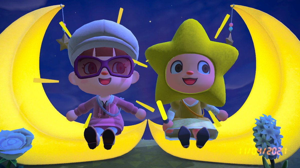 D2Gamez's tweet photo. Same Blue Roses with @naidre_orvir #animalcrossinnewhorizons    #glowsticks #nookazon  #AnimalCrossing #ACNH #NintendoSwitch https://t.co/6072C0B6kP