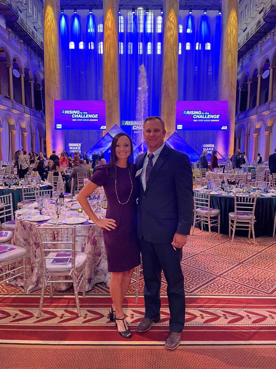 AmandaBaca0338's tweet photo. Step Ahead Award ceremony…This place is amazing and so are the women! #MFGwomen #stepahead #womenmakeamerica #workbootaward https://t.co/g5zPQqPcqw
