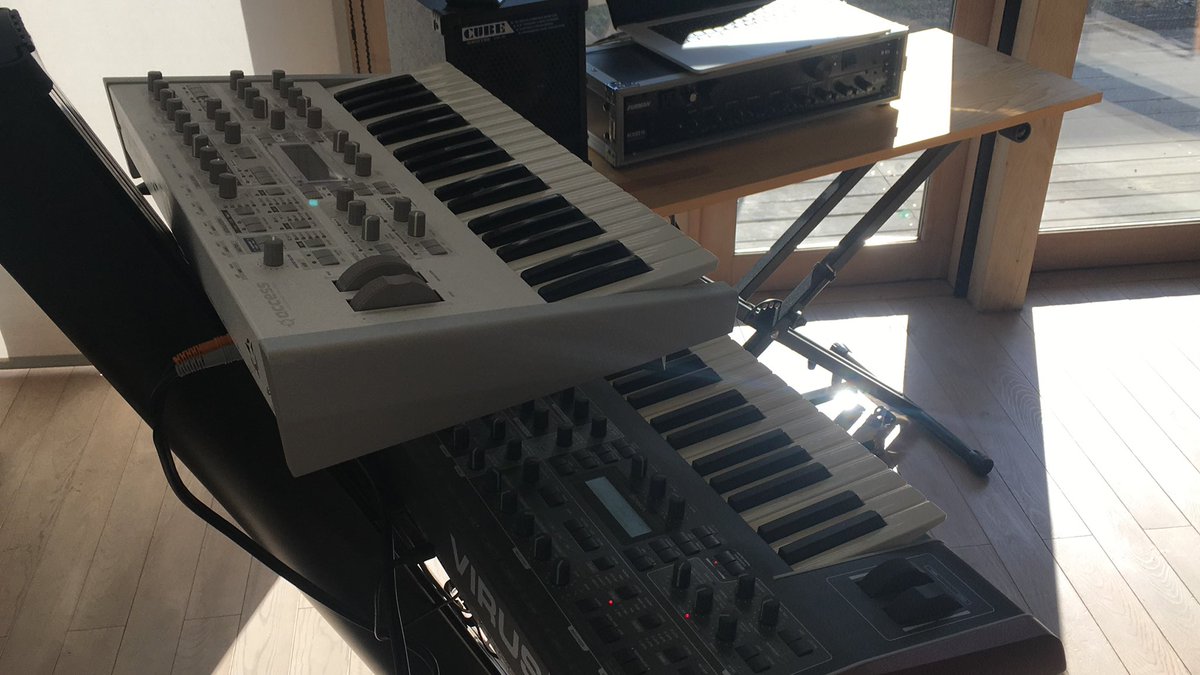 YukiK_synth's tweet photo. 最近弾いてみた動画を撮りました。
撮影風景。 https://t.co/tkFaaU654D