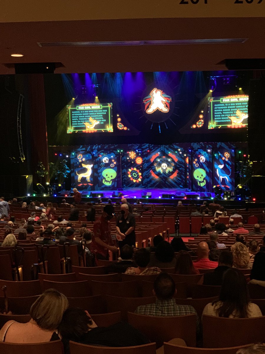 Almost showtime for ⁦<a href="/fluffyguy/">G a b r i e l - I g l e s i a s</a>⁩ ⁦<a href="/DPAC/">DPAC Presented by First Horizon</a>⁩ Hanging with ⁦<a href="/marisariley101/">Marisa🌺</a>⁩