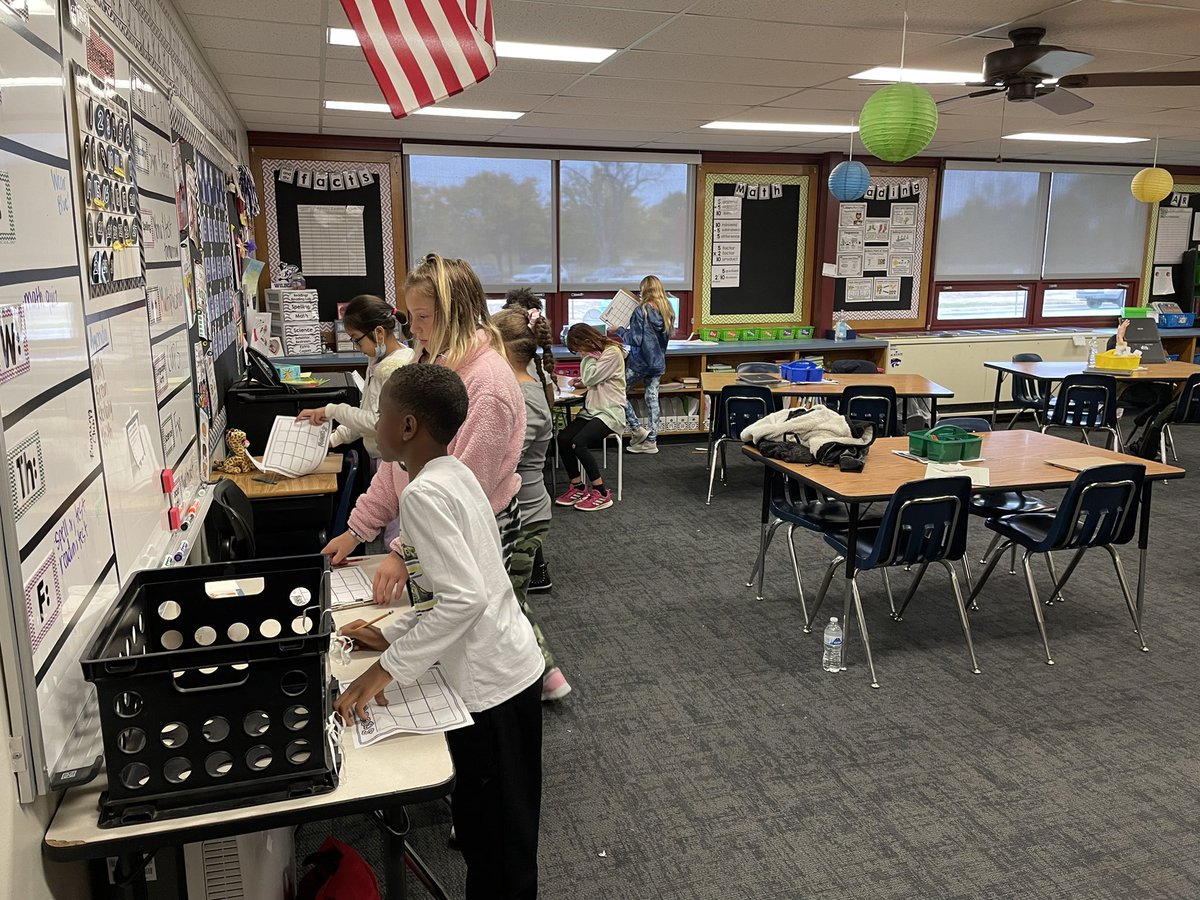 clarksfourthgrd's tweet photo. Synonym and Antonym Scoot! #welovescoots #learningisfun #wineteerstrong #derbyproud https://t.co/Zhn1PF6Lwu