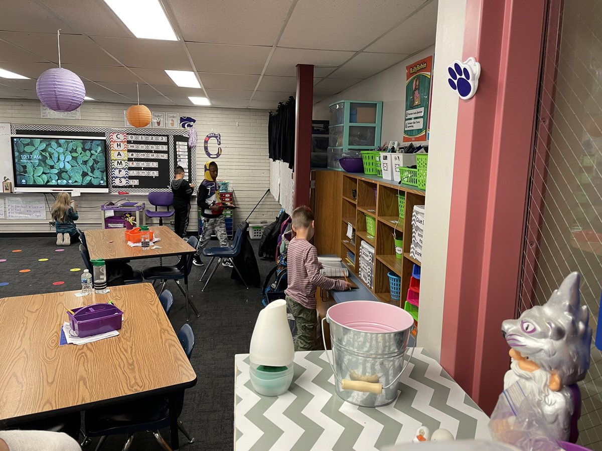 clarksfourthgrd's tweet photo. Synonym and Antonym Scoot! #welovescoots #learningisfun #wineteerstrong #derbyproud https://t.co/Zhn1PF6Lwu