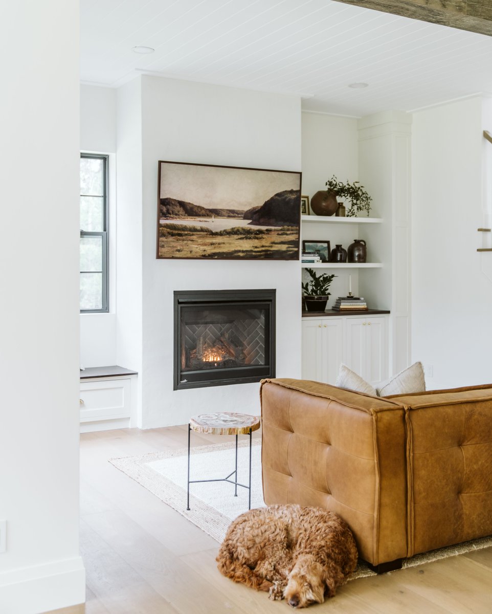 OfficialMetrie's tweet photo. BonjourBliss showing us how a shiplap ceiling can brighten any room.
Design by roxannewest
๐ธ by jess_denischuck
#metriesighting #millwork #moulding #interiordesign #DIY #metrie #livingroom #shiplap https://t.co/dndwL8YAJO