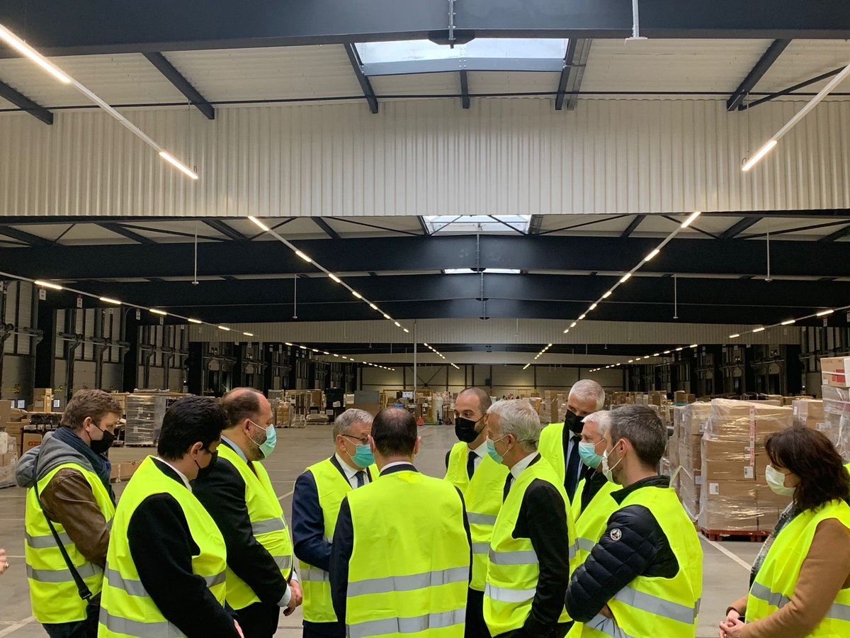 PatrickMartin_1's tweet photo. Mobilisation de 400 adhérents autour de leur nouveau Pdt Fabien ROSSIGNOL pour le 12ème FORUM ECO du @medef71,visite du superbe nouveau siège de #Sobotram (transport-logistique):ça bouge en ⁦@saoneetloire⁩ !Content d’être revenu ds ce Dépt qui m’est cher!@Chalon_officiel. https://t.co/SDaMNn1AKM