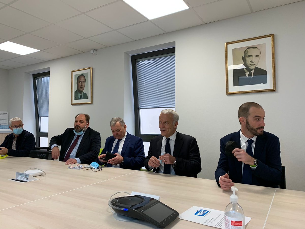 PatrickMartin_1's tweet photo. Mobilisation de 400 adhérents autour de leur nouveau Pdt Fabien ROSSIGNOL pour le 12ème FORUM ECO du @medef71,visite du superbe nouveau siège de #Sobotram (transport-logistique):ça bouge en ⁦@saoneetloire⁩ !Content d’être revenu ds ce Dépt qui m’est cher!@Chalon_officiel. https://t.co/SDaMNn1AKM