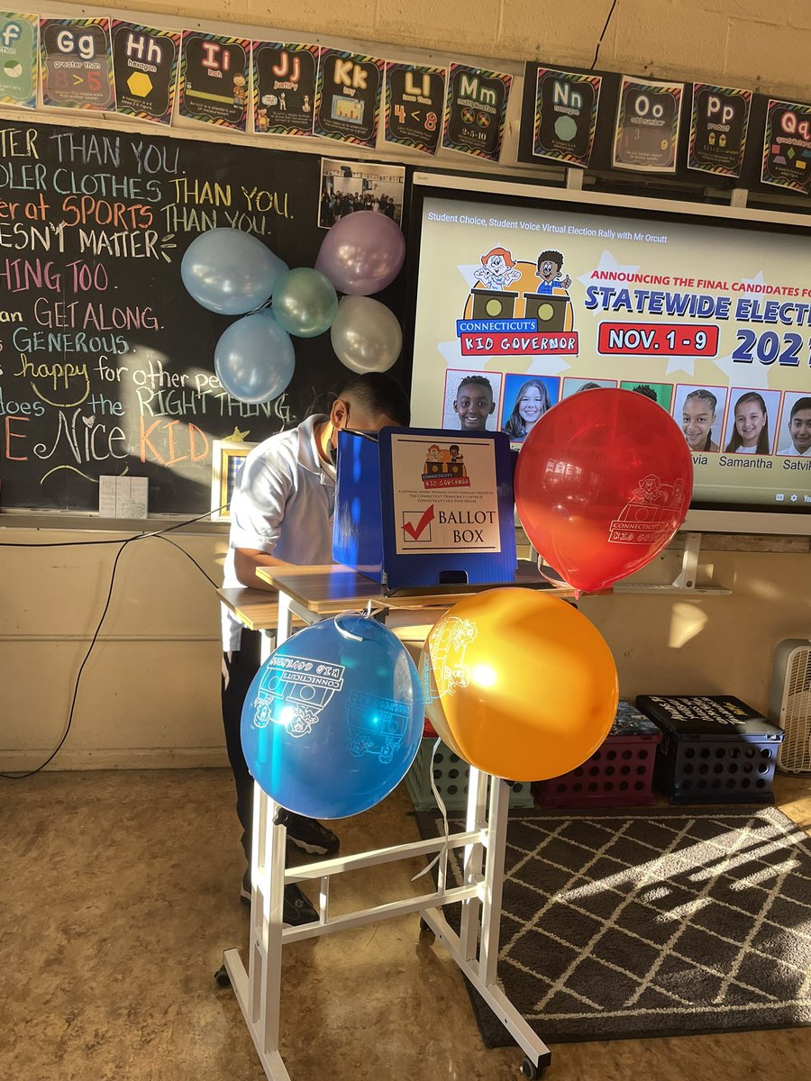 eneidagr1's tweet photo. Such an amazing experience! Exposing kids to the importance of the civic process and empowering them to become responsible citizens! #spragueeagle #ourvoicematters @scarpentieri1 @CTKidGovernor https://t.co/sqzEwDRnoV