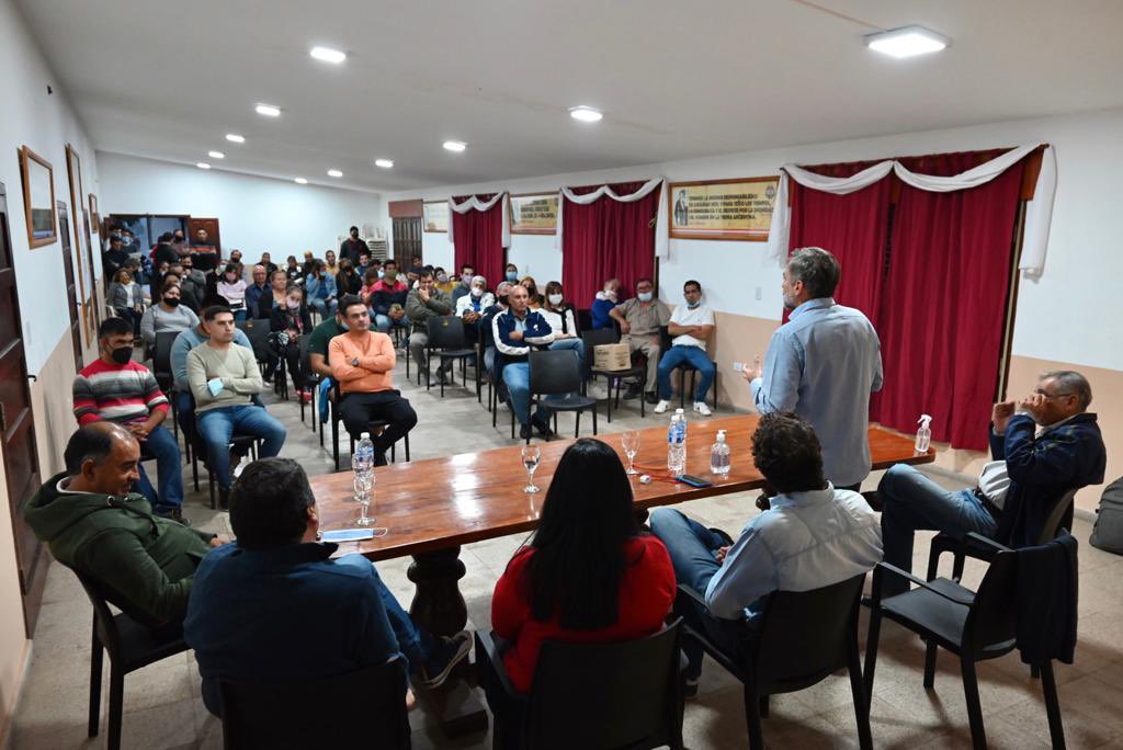 ramonjmestre's tweet photo. 🚘 ¡Villa de Soto! Nos juntamos a conversar sobre los desafíos que tenemos en #JuntosPorElCambio. Solamente quedan 10 días para hablar con cada vecino y vecina, llevar las propuestas y seguir sumando desde el lugar que ocupamos. Gracias a las amigas y a los amigos por recibirnos. https://t.co/2Kpouw2Ivq