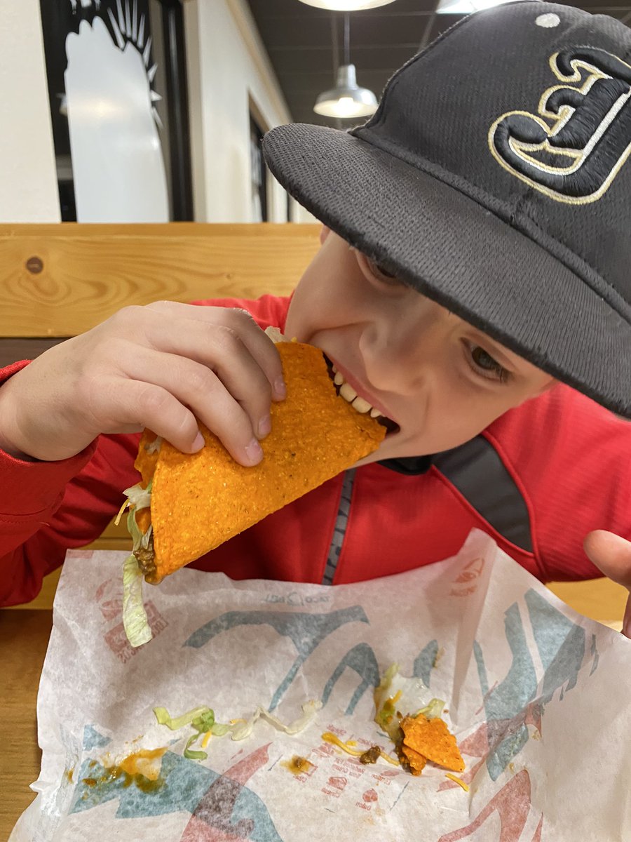 3bsportscards's tweet photo. Steal a base! Steal a taco! Thank you @ozzie! And thank you @tacobell for the taco! Sooooo good! #stealabase #stealataco #AtlantaBraves #WorldSeries https://t.co/sY8F650ii3