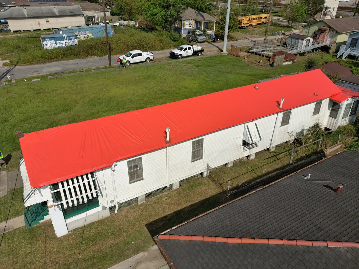 Stormseal3's tweet photo. Great work by @CMRroofing, applying Stormseal to 6 homes as part of the trial by the US Army Corps of Engineers to secure homes after hurricanes and other natural disasters.
See the video at: https://t.co/RzkhLC5thH https://t.co/CbYafgJOp8