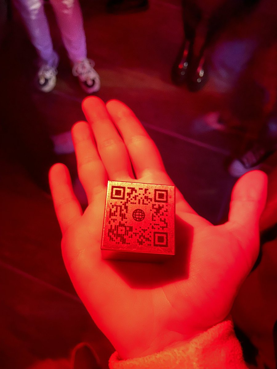 Irrelephantoops's tweet image. I just got to hold a Tungsten cube @metacubesNFT #NFTNYC