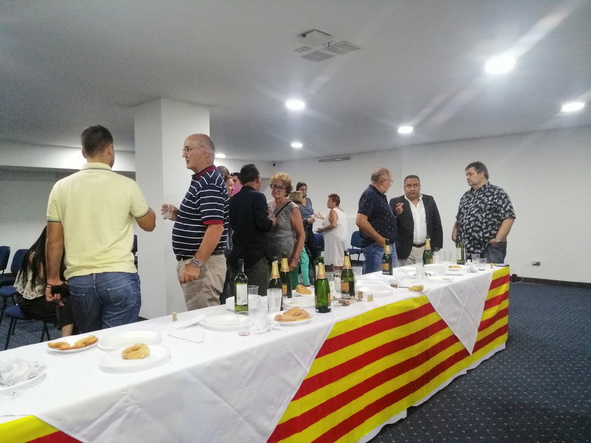 pazsocat's tweet photo. Trobada de la Casa Catalana a Medellín https://t.co/itHybBbaZF