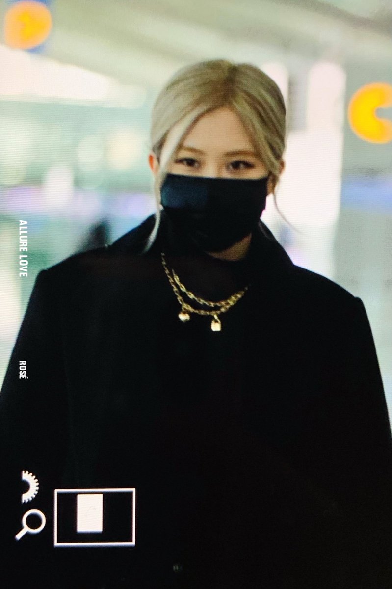 allureloverose's tweet photo. 211105 ICN

-

#블랙핑크 #로제  #BLACKPINK #ROSÉ https://t.co/Sxvw4r5aja