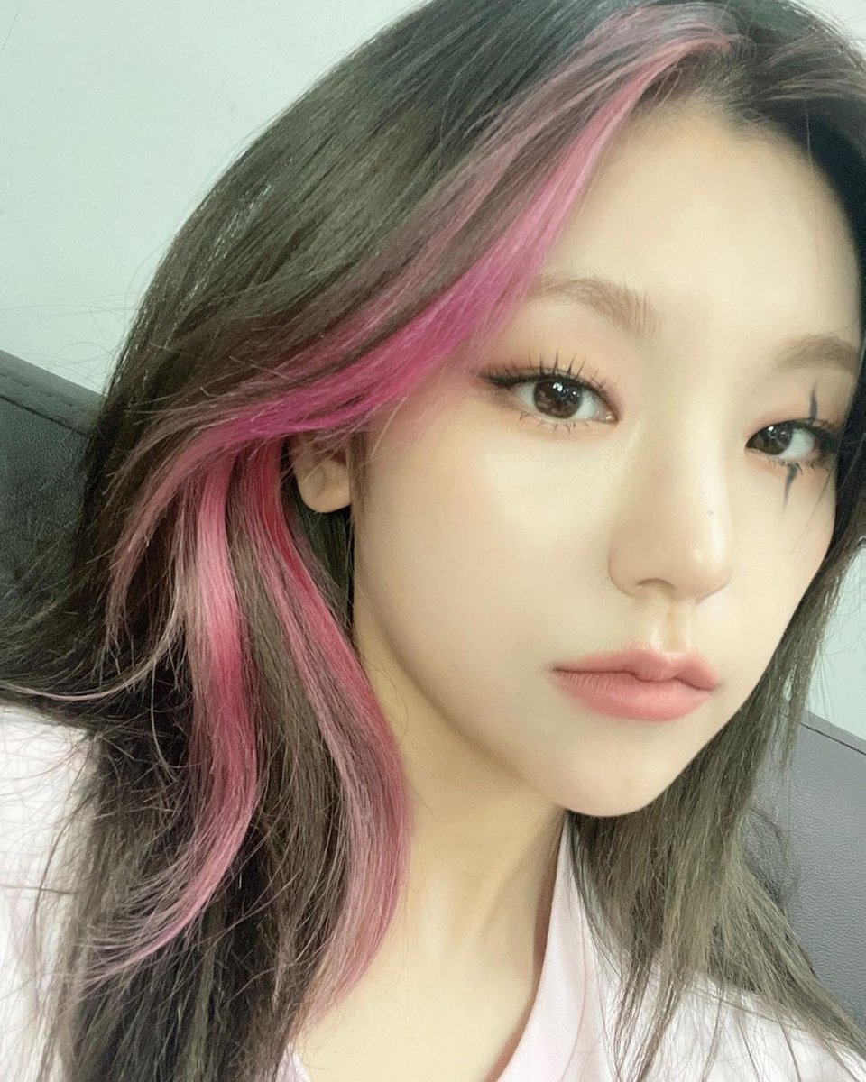 ITZY STAGRAM tweet media