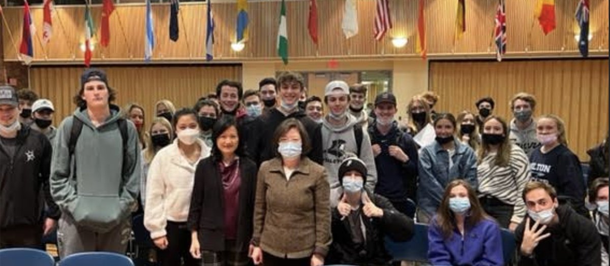 YuHelenYu's tweet photo. Honoured to speak about "The Road to Finding, Building and Embracing Grit" at @ProvidenceCol tonight. 🙏 ❤️#leadership #GRIT #CollegeStudent #SocialScience #AsianStudy #Business #Innovation #Economics #SchoolofBusiness #WomenGenderStudies https://t.co/SGxSfOu2ZE