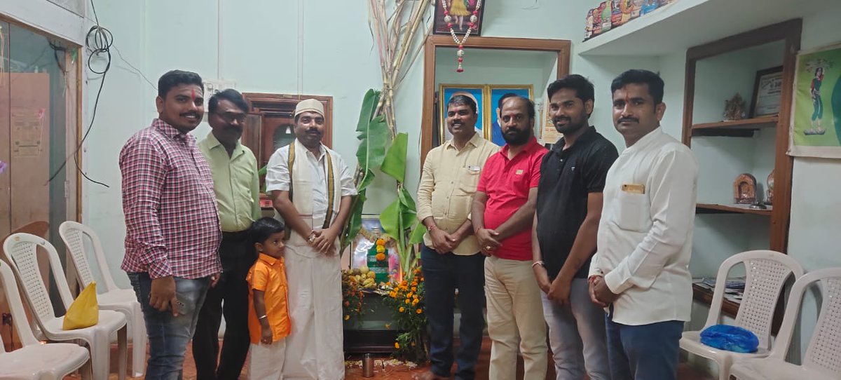 JdsBadami's tweet photo. ದೀಪಾವಳಿ ಹಬ್ಬದ ಪ್ರಯುಕ್ತ,
ಗುಳೇದಗುಡ್ಡ ಜಾತ್ಯತೀತ ಜನ���ಾದಳ ಪಕ್ಷದ ಕಛೇರಿಯಲ್ಲಿ ಜಿಲ್ಲಾಧ್ಯಕ್ಷರಾದ ಹನಮಂತ ಮಾವಿನಮರದರವರ ಉಪಸ್ಥಿತಿಯಲ್ಲಿ ಶ್ರೀ ಮಹಾಲಕ್ಷ್ಮಿ ಪೂಜೆಯನ್ನು ನೆರವೇರಿಸಲಾಯಿತು... https://t.co/bzlzfWakny